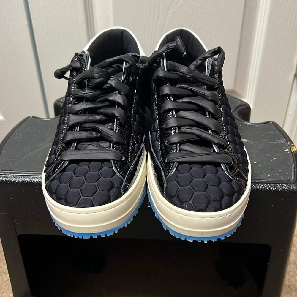 P448 John Esb Sneaker
39 fits like 8 1/2